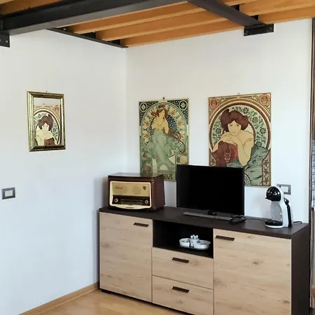 Petit Maffi- Romantico In Centro Citta * Werona